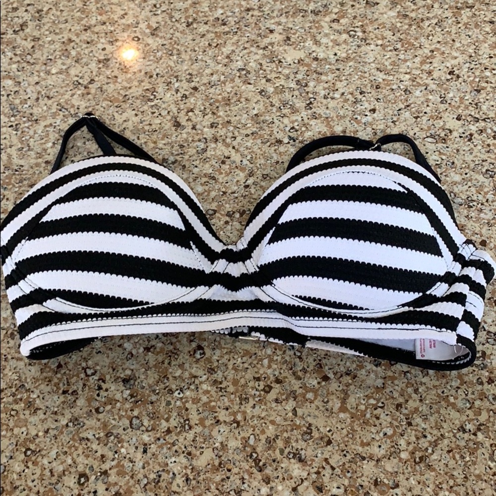 Xhilaration bathing suit top